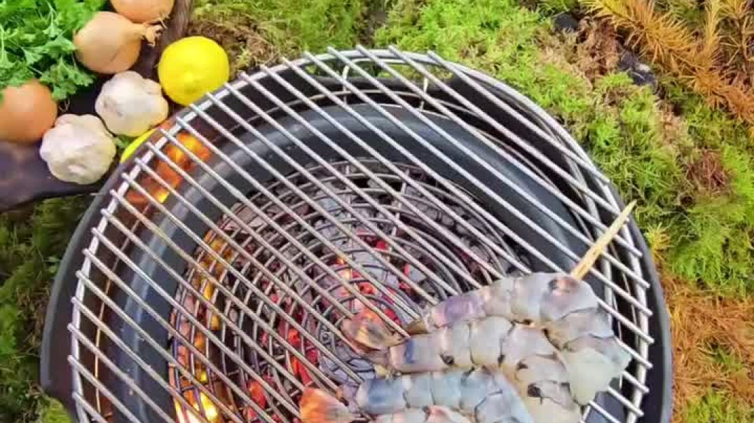 This Surf &amp;amp; Turf is on another level🔥 #morsoemoments #food #cooking #fire #outdoorcooking #menw